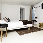 Santa Bica Eat Drink & Sleep B&B