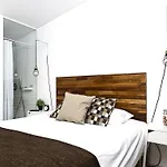 Santa Bica Eat Drink & Sleep B&B 리스본