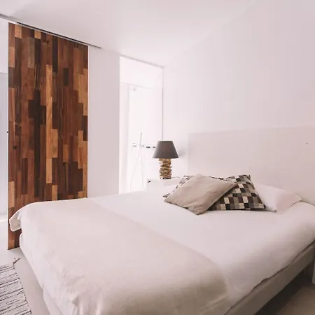 Santa Bica Eat Drink & Sleep B&B 리스본