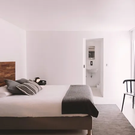 فندق مبيت وإفطار Santa Bica Eat Drink & Sleep 4*