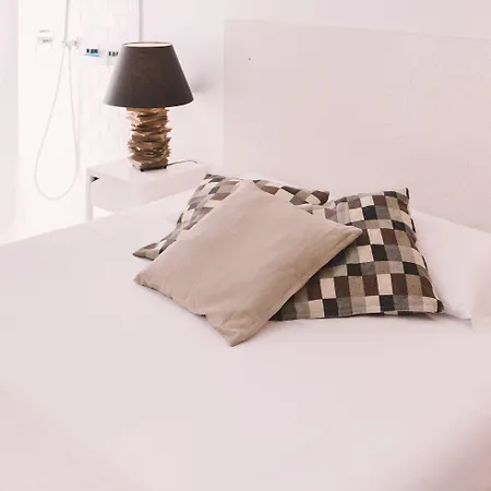 فندق مبيت وإفطار Santa Bica Eat Drink & Sleep 4*