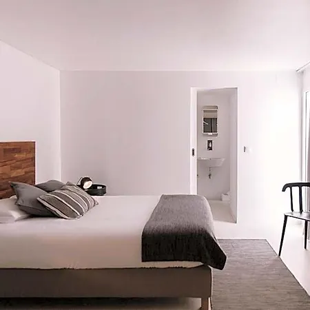 Santa Bica Eat Drink & Sleep B&B