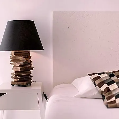 Santa Bica Eat Drink & Sleep B&B